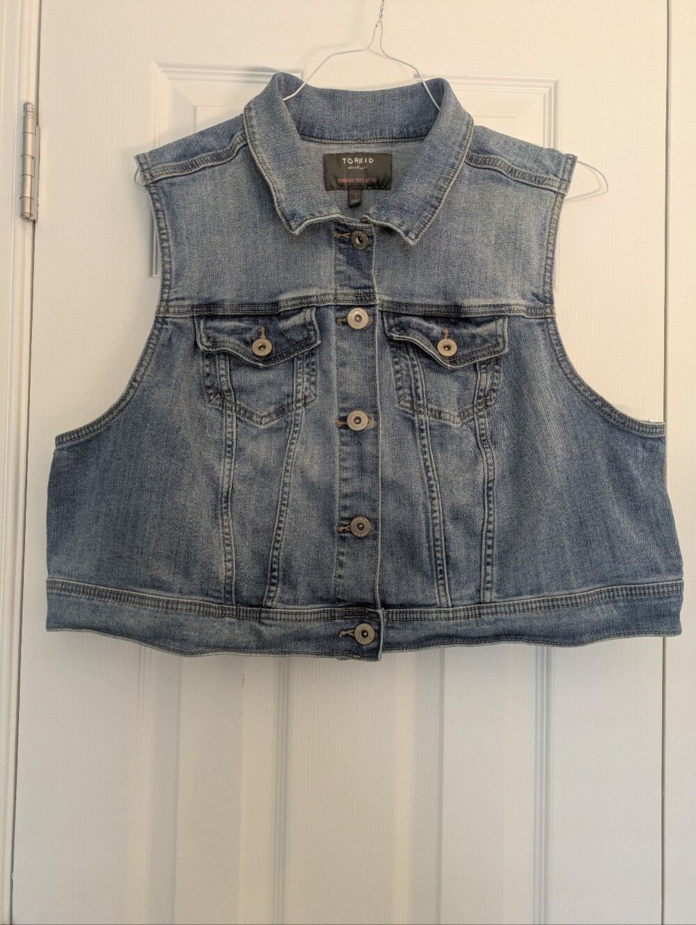 Torrid Cropped Denim Vest Sz 3 - Picture 2 of 13